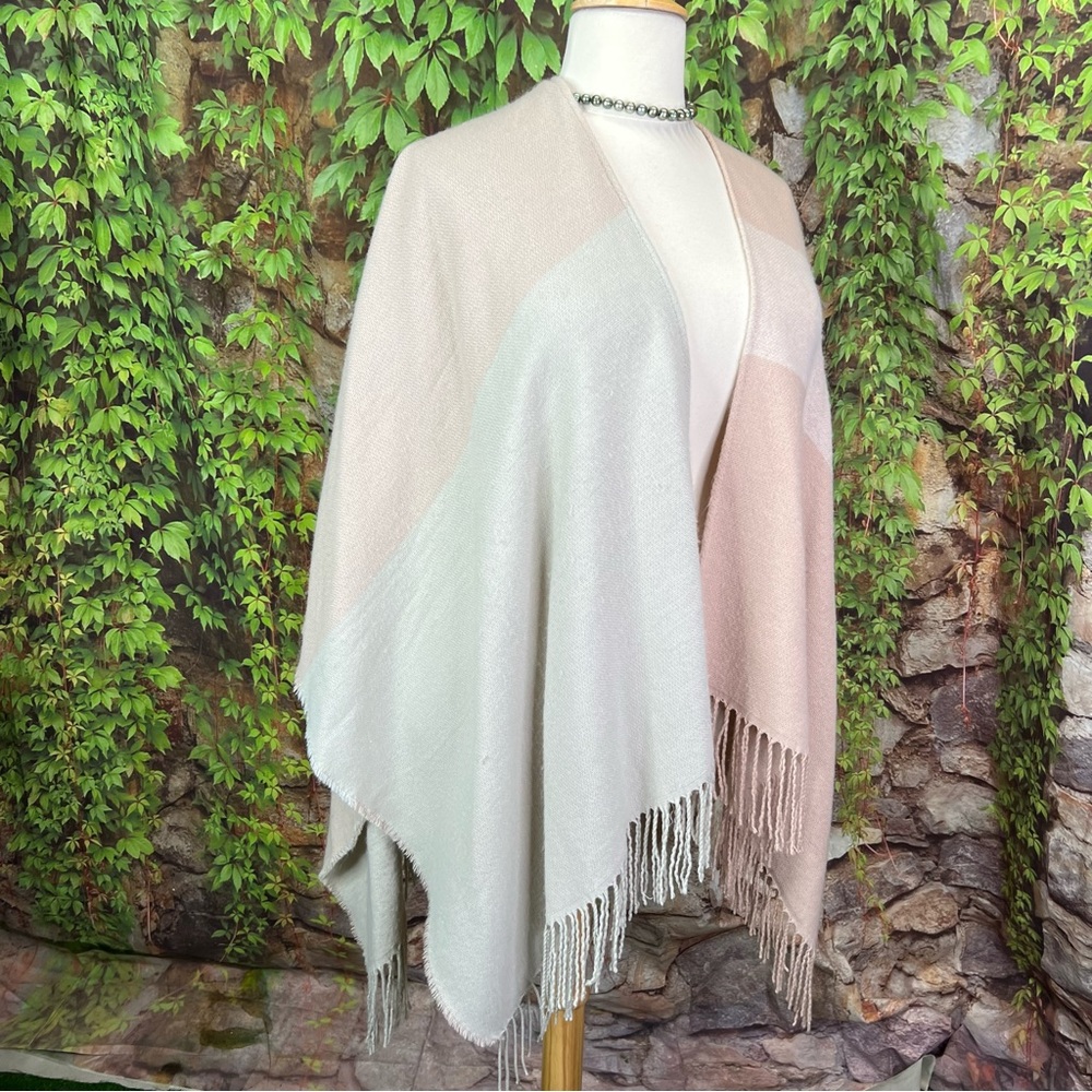 SOIA & KYO Dusty Rose Color Block Ruana Wrap, One Size - Picture 3 of 10